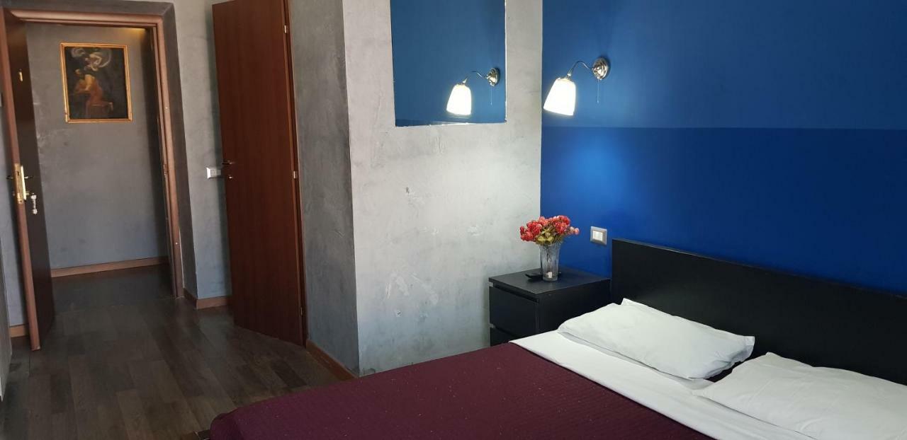 Arthur Hostel Roma Esterno foto